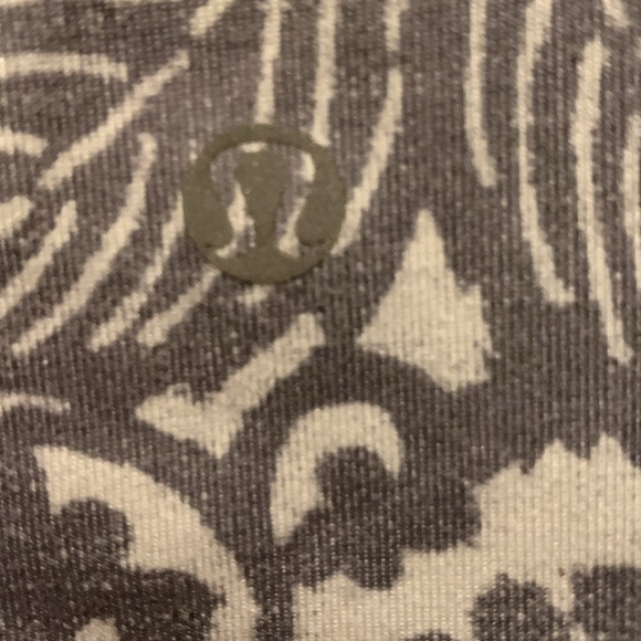 Lululemon tank. Size M - Picture 2 of 3